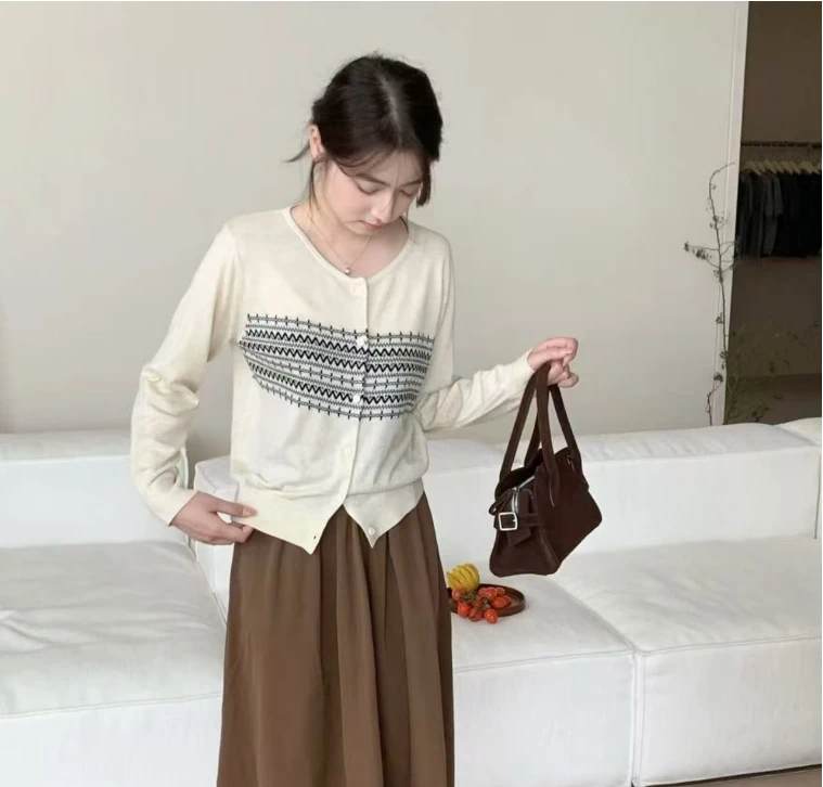 【潘潘.938850】2024年新款桑蚕丝+羊毛混纺时尚百搭针织衫