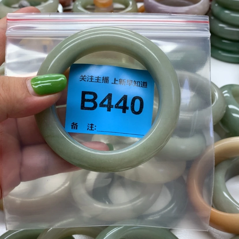 【闪购商品】石英质玉手镯未镶嵌小*