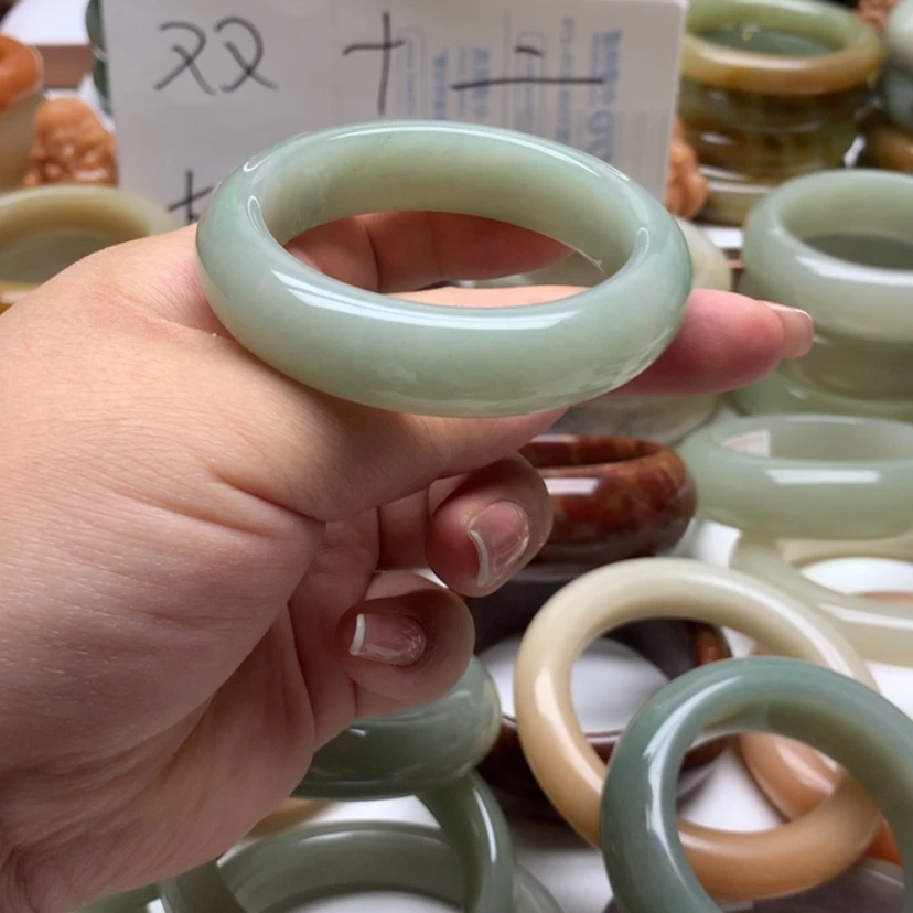 【闪购商品】石英质玉手镯未镶嵌陈****士