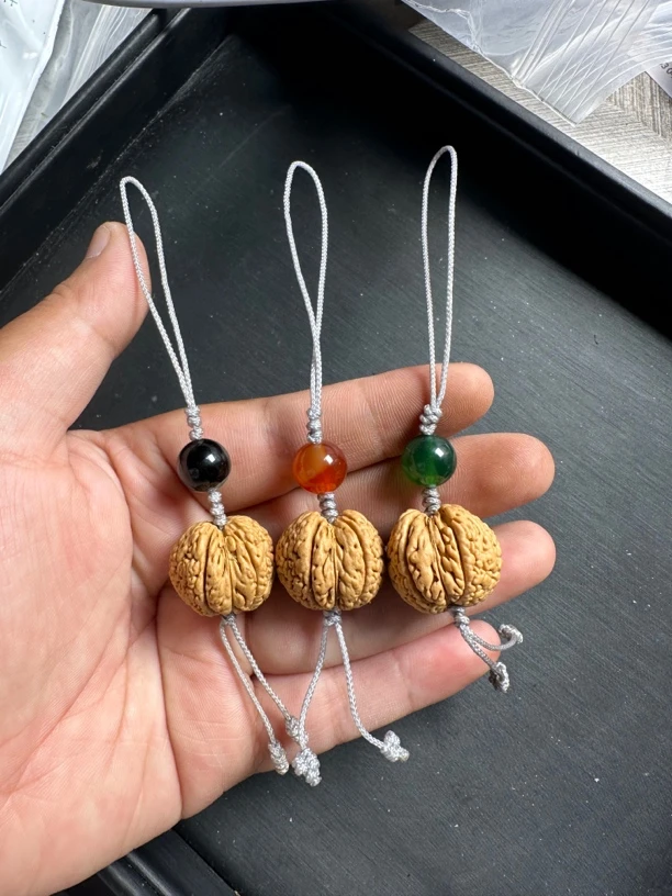 网红大开口桃核钥匙坠纯手工编织男女通用