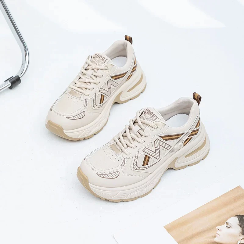 亮点女人2024新款百搭厚底运动鞋真皮爆款老爹鞋女大码女鞋41一43