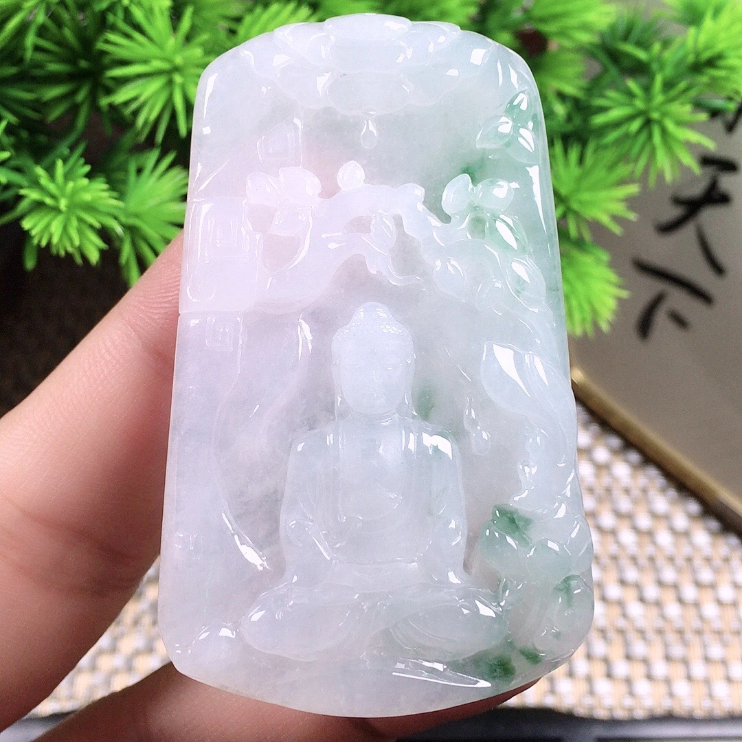 缅甸天然翡翠冰透飘绿精美巧雕翡翠大日如来吊坠尺寸：66.3×40.3×7