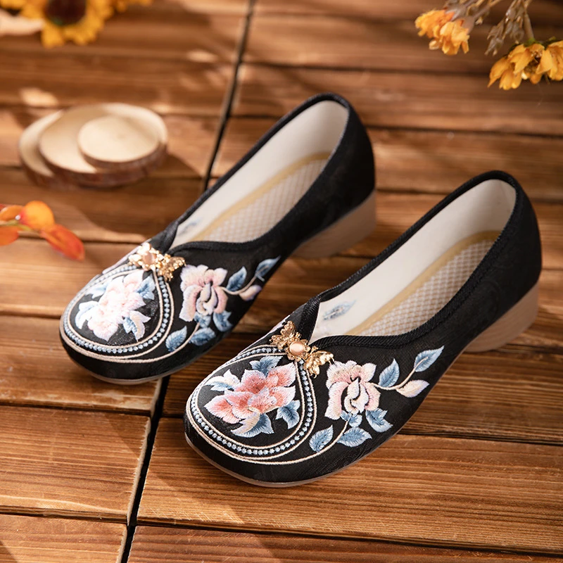 京绣舜华秋季新款老北京布鞋女透气一脚蹬妈妈鞋民族绣花旗袍鞋