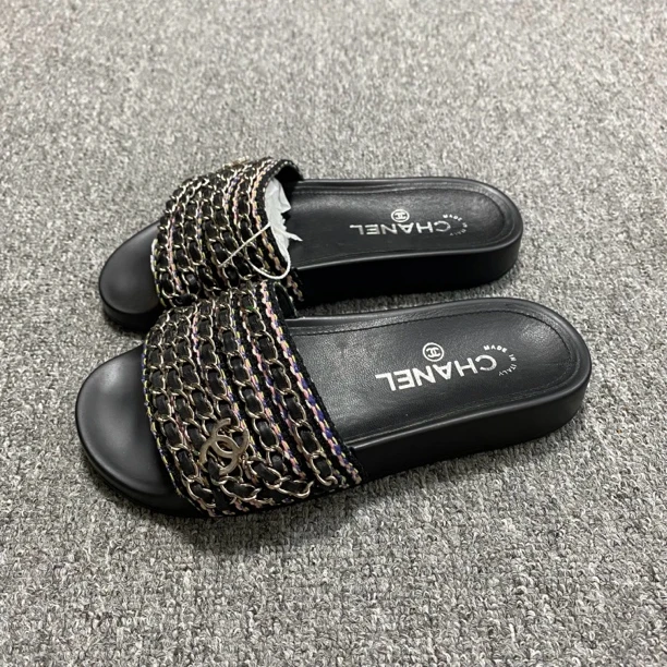 99新 Chanel/香奈儿 99新/35码/皮串链logo拖鞋/BF00542
