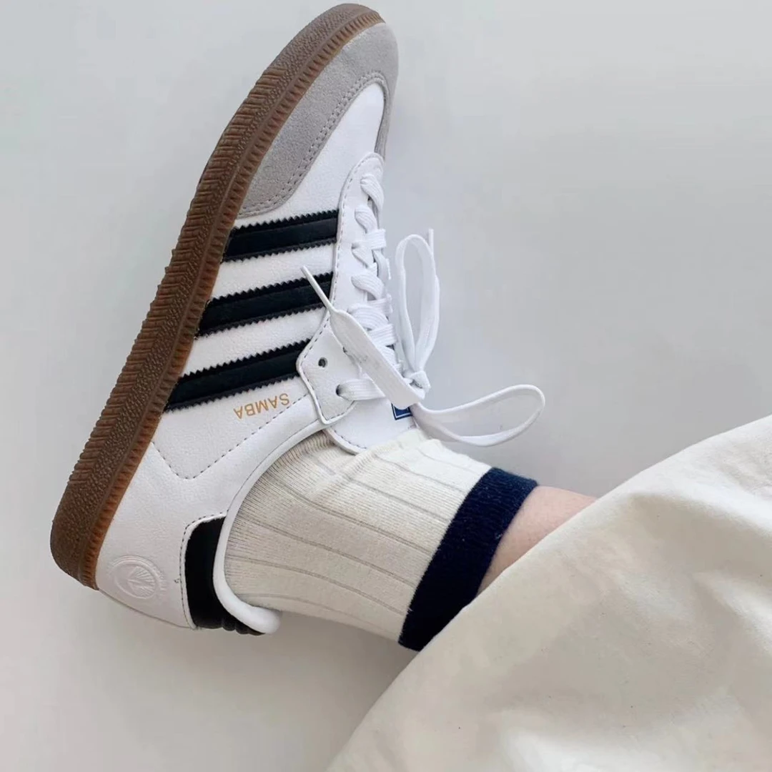 adidas Samba OG 柔软鞋面 轻松脚感 板鞋 女款 黑白灰 B75806