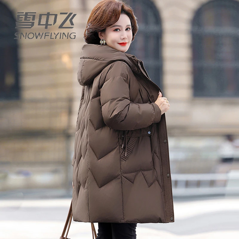 雪中飞大码连帽妈妈羽绒服女中长款2025新款冬季加厚中老年外套F