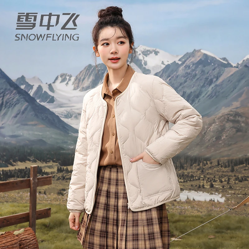 雪中飞短款轻薄羽绒服女2025年冬季新款圆领外穿内搭简约内胆外套