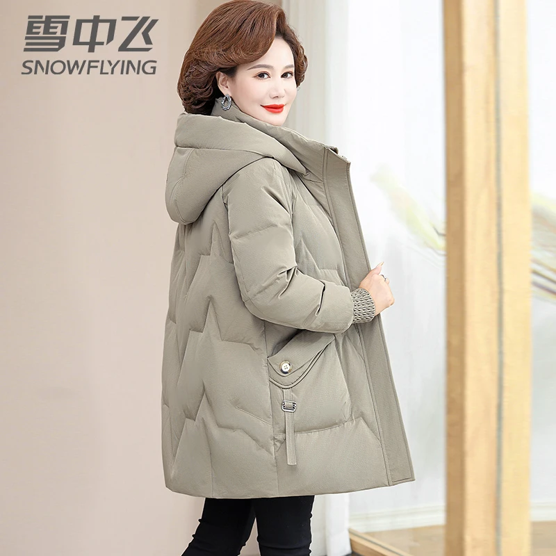 雪中飞妈妈羽绒服2025新款中长款中老年冬季加厚时尚外套连帽暖H