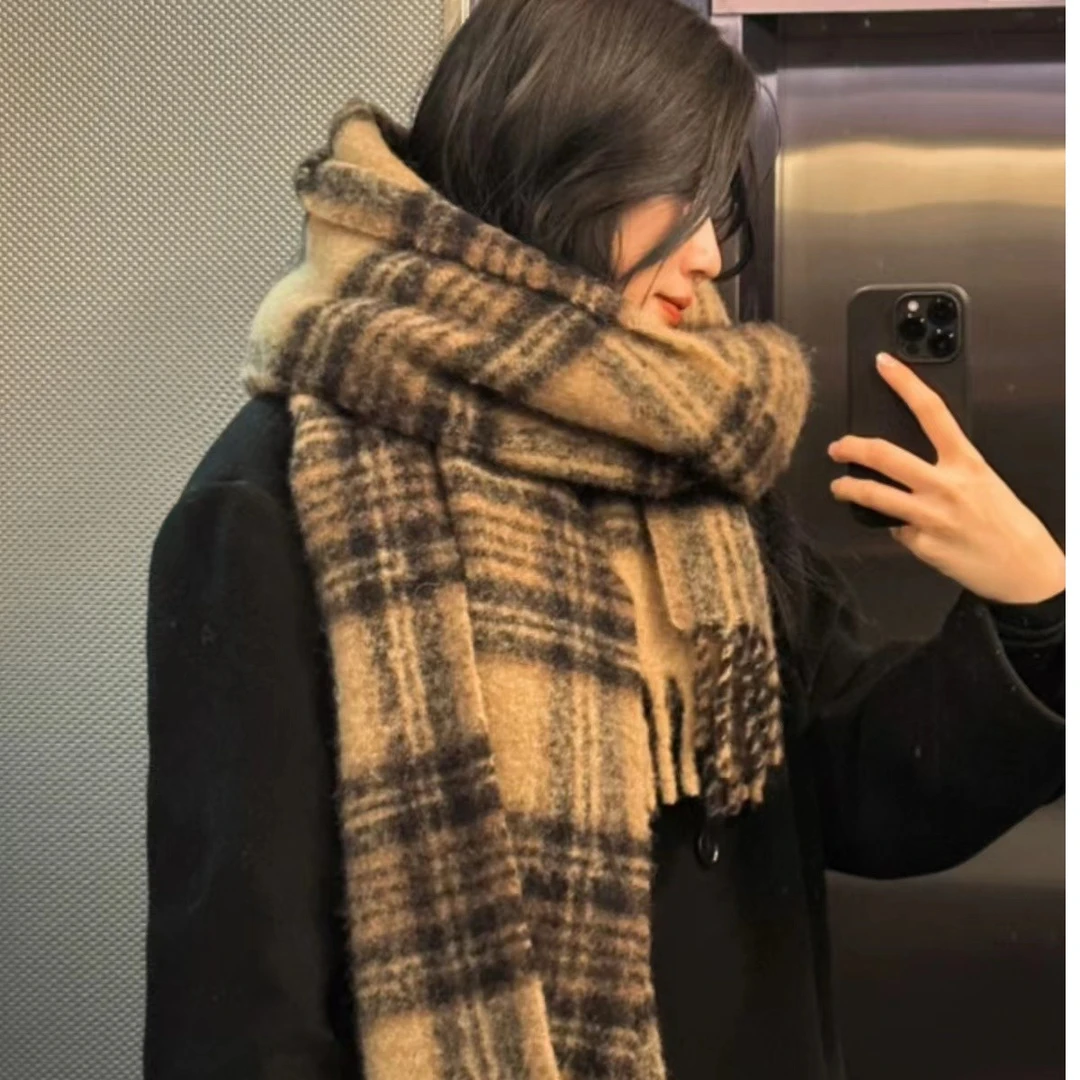 美拉德围巾女冬季网红款百搭长款流苏披肩学生格子保暖加厚围脖