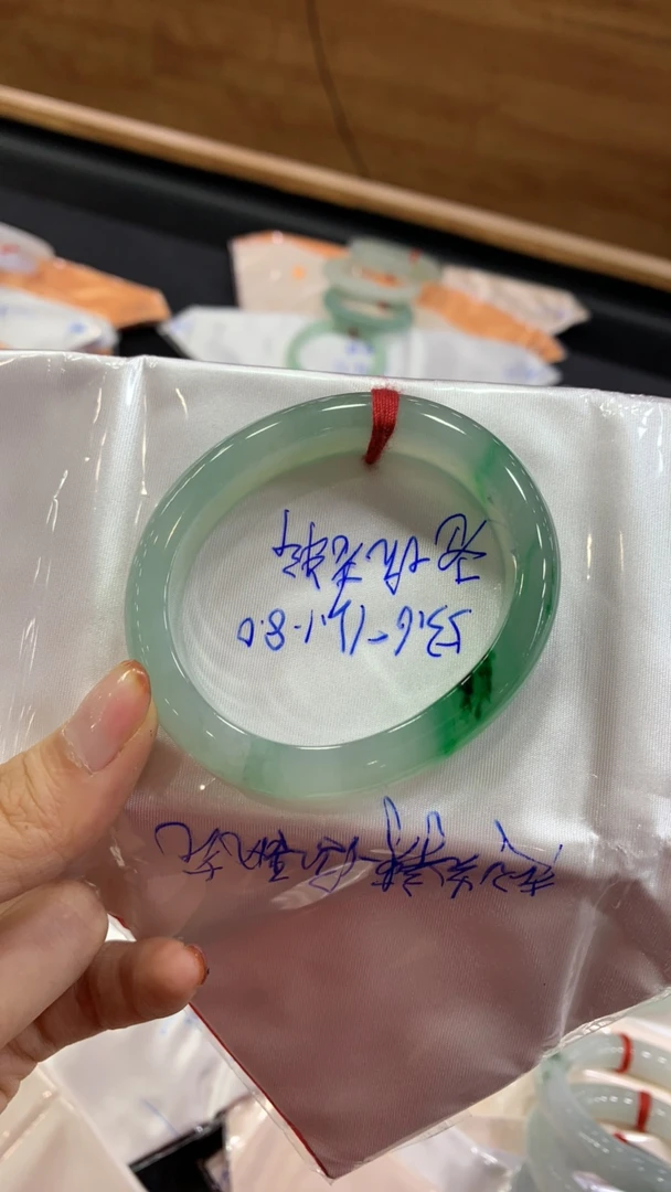 天然缅甸翡翠手镯