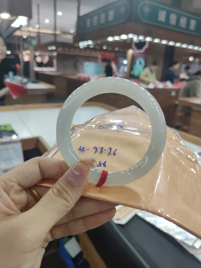 天然缅甸翡翠手镯