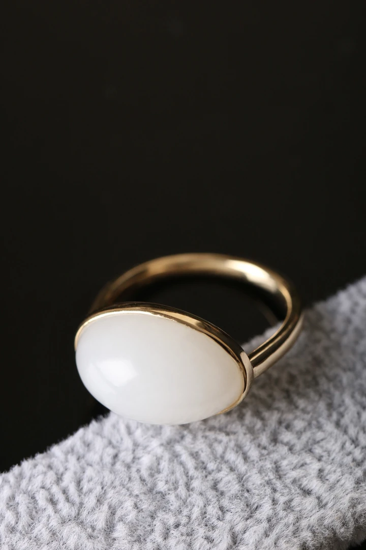 和田玉精品颈饰吊坠，