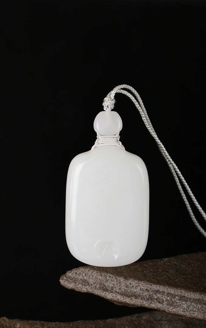 和田玉精品精致吊坠