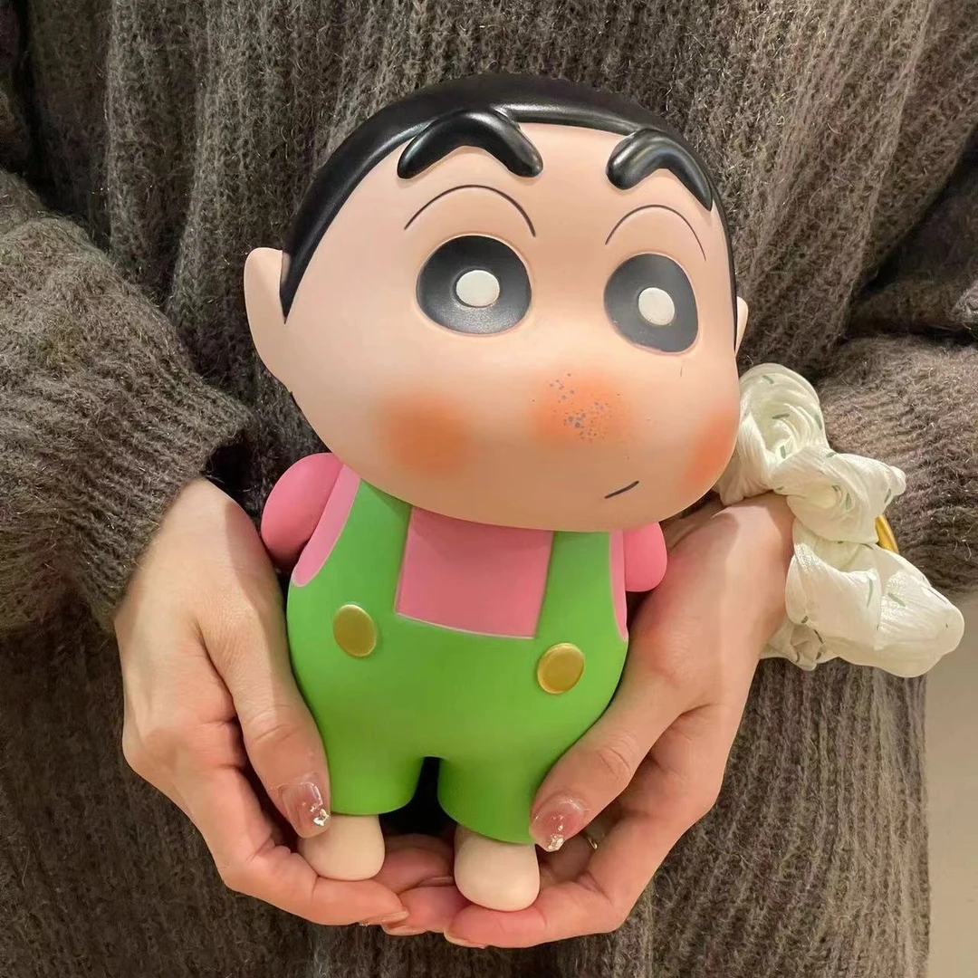 背带雀斑小新摆件手办创意礼物周边客厅桌面摆件模型家居潮玩