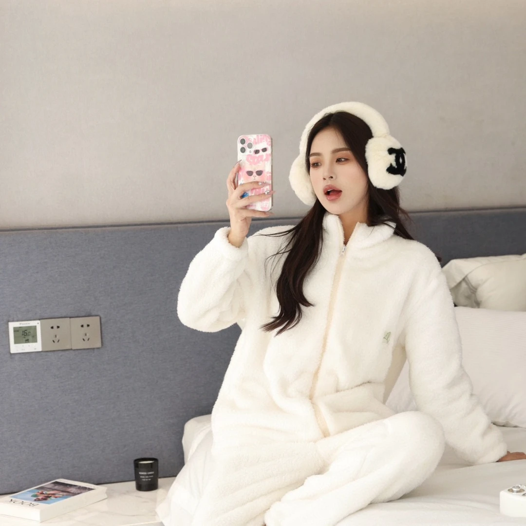 1108加厚加绒毛绒时尚家居服女士秋冬北极绒保暖睡衣舒适套装