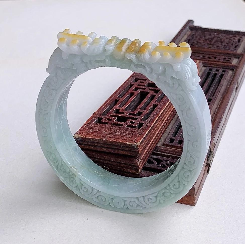 时尚手饰镯子61mm饰品手环精美巧色黄翡双龙戏珠雕刻复古天然手镯