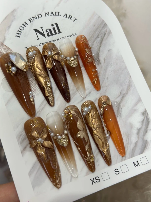 秋季美拉德咖色高级氛围感手工美甲穿戴甲猫眼锆石钻花卉设计