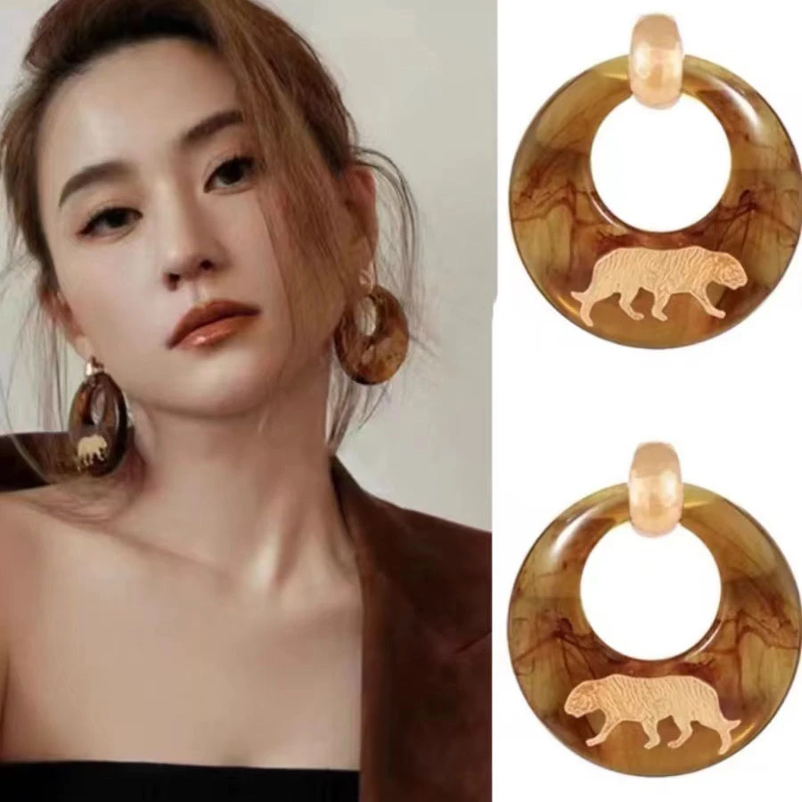 铜合金树脂耳饰 何超莲同款圆圈气质老虎新款耳环咖色高级感耳钉