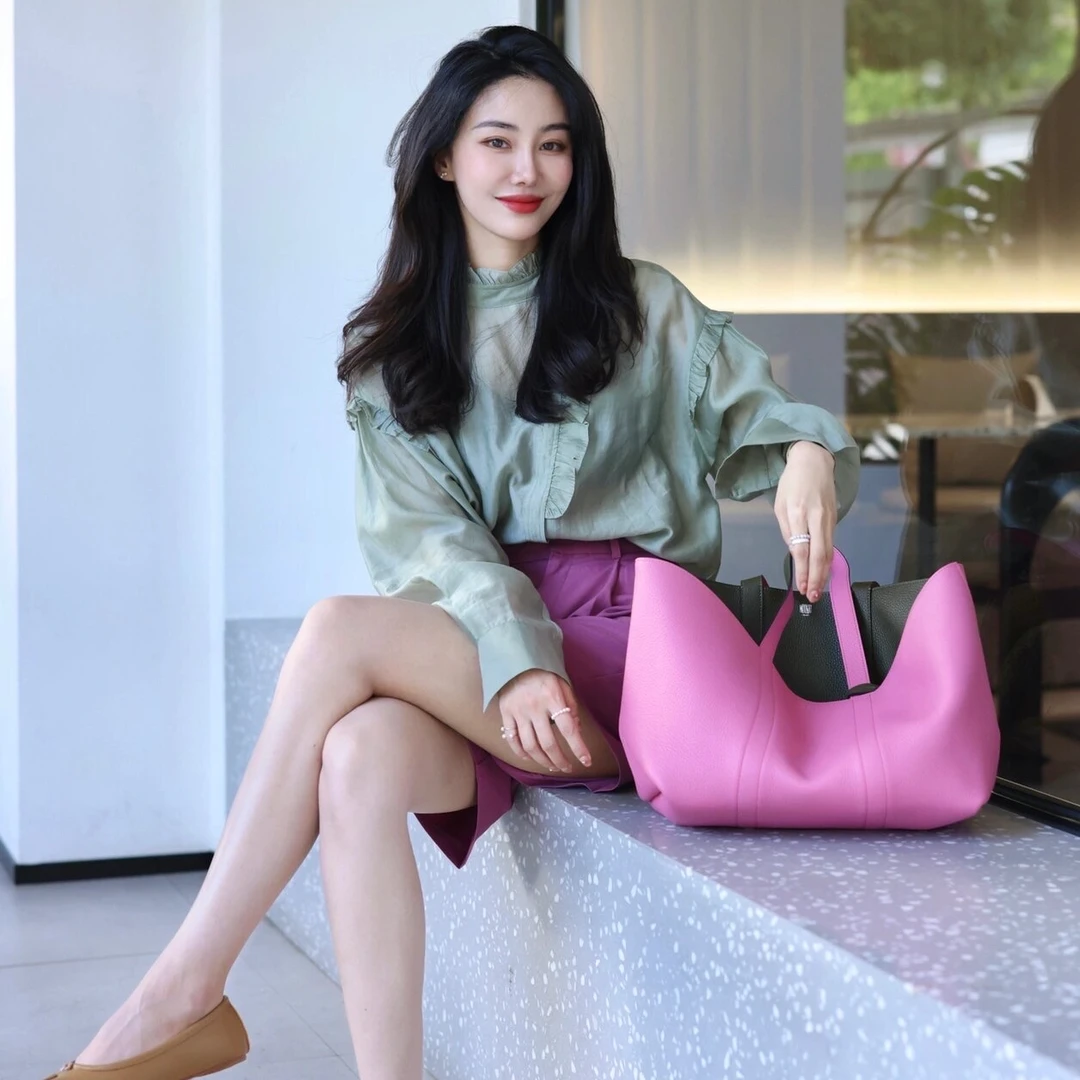 2024新款春夏法式绿色雪上衣收腰漂亮洋气减龄小衫短裤休闲裤时尚