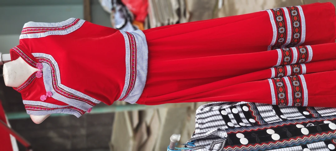 傈僳族新款长款气质服装套装民族风裙子红色休闲时尚连衣裙女士