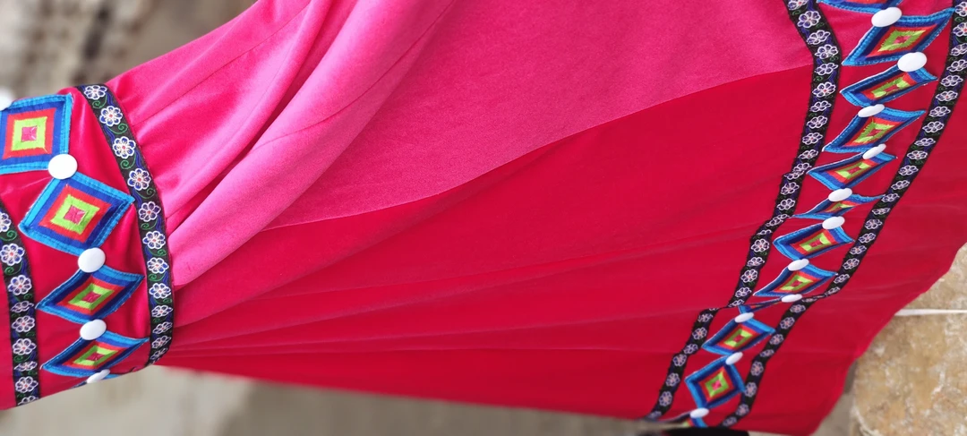 翔英民族新款服装民族风红色