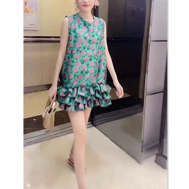 休闲洋气减龄时尚2023夏季新款无袖碎花连衣裙女宽松荷叶边蛋糕裙