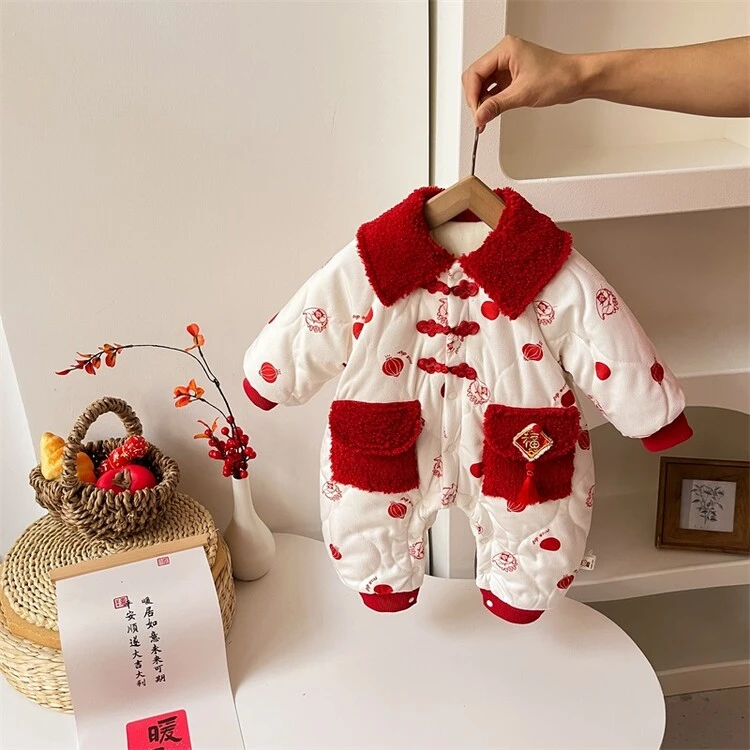 婴儿衣服秋冬季棉衣冬天外出服保暖过年棉服女宝宝喜庆连体拜年服