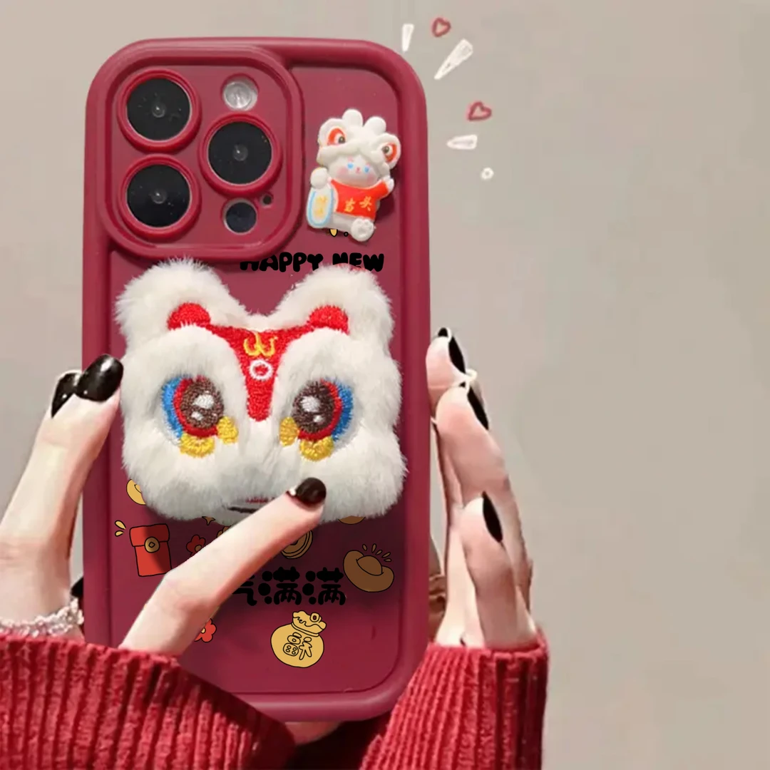 SHERRY龙年发财毛绒狮子iphone15/13苹果14手机壳华为vivo小米opp