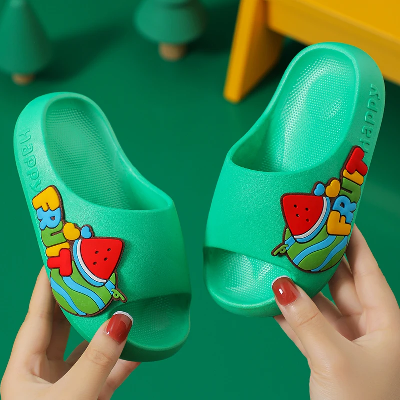 儿童夏季新款男童踩屎感外穿室内防滑家用浴室女童宝宝休闲凉拖鞋