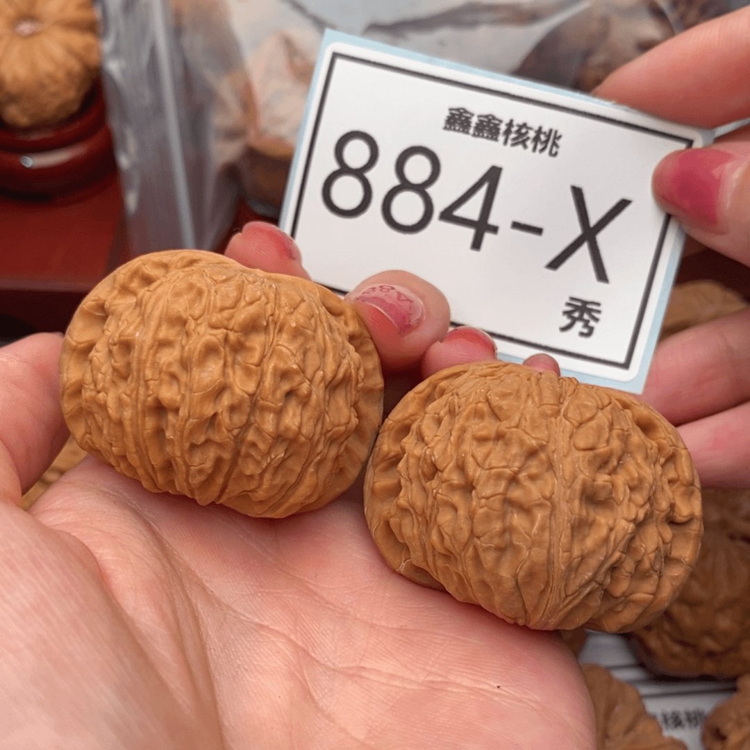 文玩核桃把件闷白42