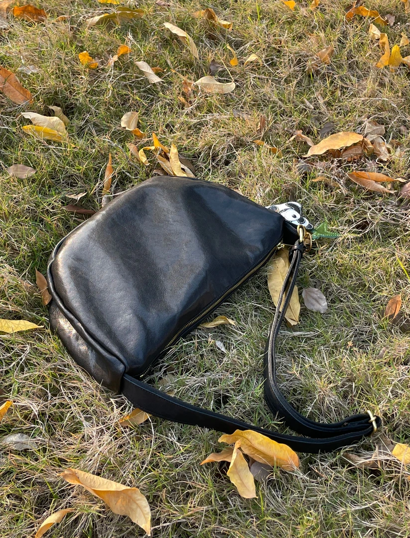 也牛.头层植鞣水晶胎牛皮休闲百搭时尚经典饺型斜挎包