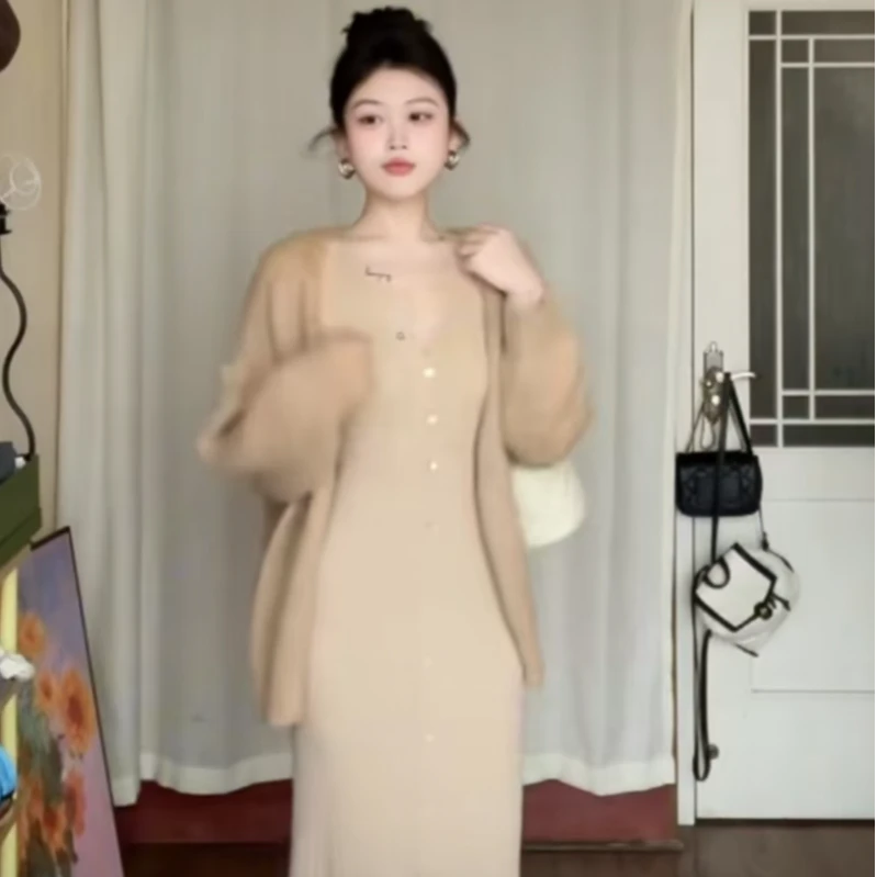 【Yijia】休闲风高级感气质百搭显瘦宽松外套时尚性感针织V领连衣裙