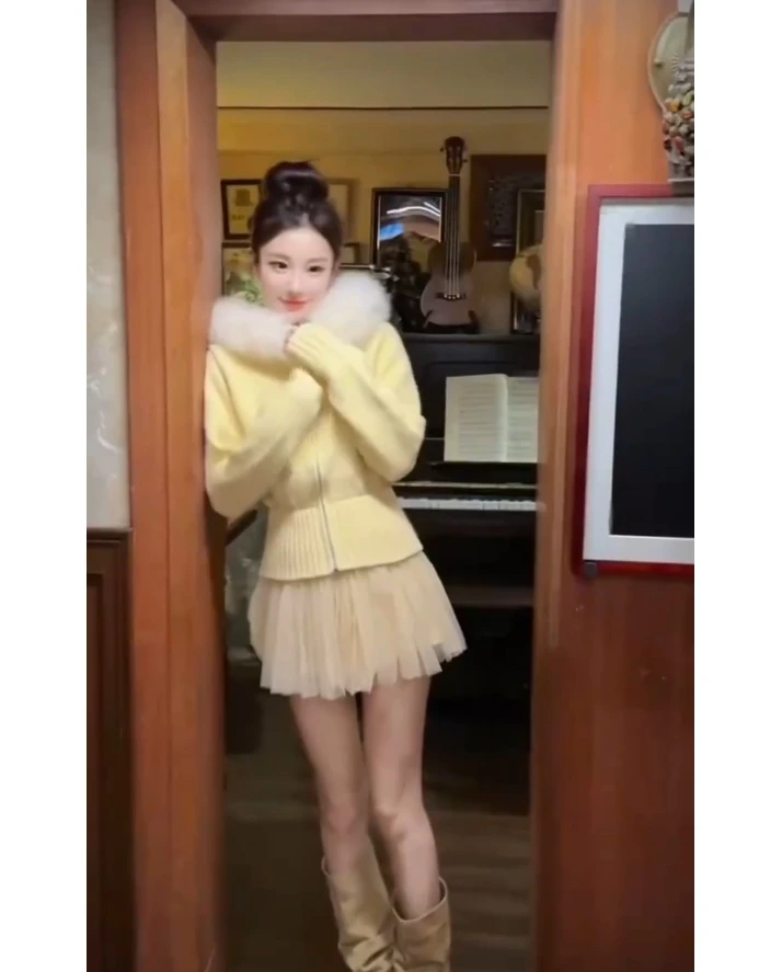 【YiJia】韩系毛领收腰针织外套女秋季新款短款连帽开衫上衣半身裙