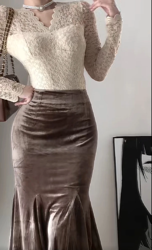 【YiJia】性感v领百搭气质打底上衣蕾丝衫咖色丝绒鱼尾裙半身裙女装