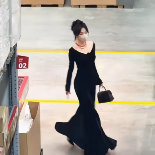 【Yijia】2024新款气质长袖方领显瘦修身小黑裙优雅鱼尾高腰连衣裙