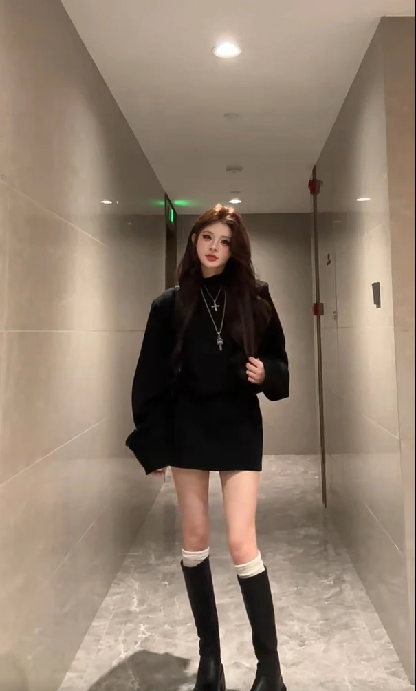 【YiJia】又a又飒盐系辣妹黑色长袖卫衣女洋气时髦显瘦半身裙一整套
