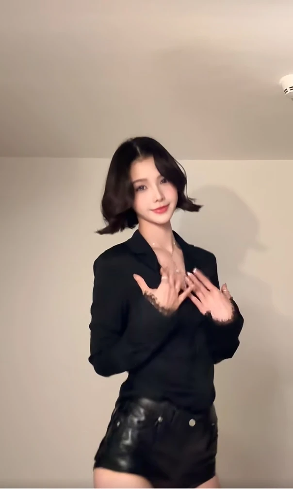 【YiJia】秋季新款美式修身小众衬衫女高级感蕾丝拼接长袖上衣短裤