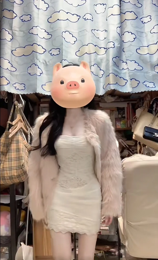 【YiJia】皮毛一体外套保暖女装粉色小香风仿狐狸毛显瘦抹胸连衣裙