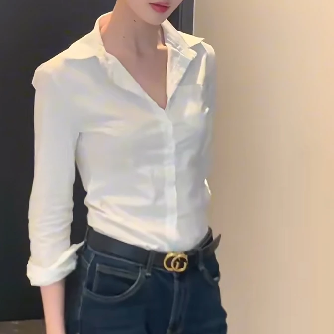 【YiJia】今年流行爆款V领白色长袖衬衫女装早秋季通勤修身百搭衬衣