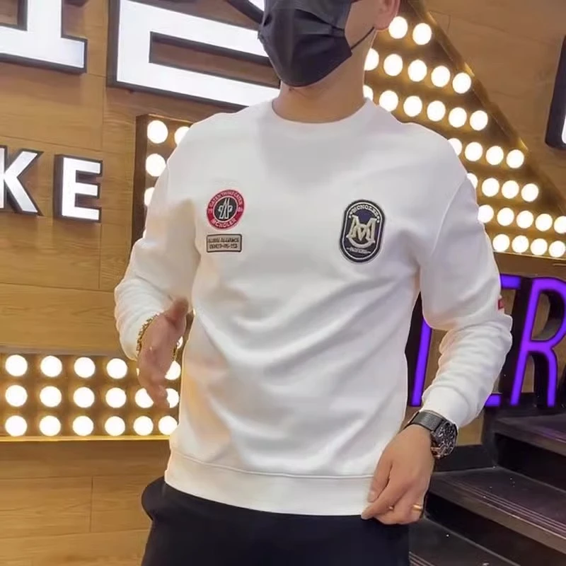 2023年秋冬新款休闲长袖潮牌修身百搭圆领打底衫徽章印花男士卫衣