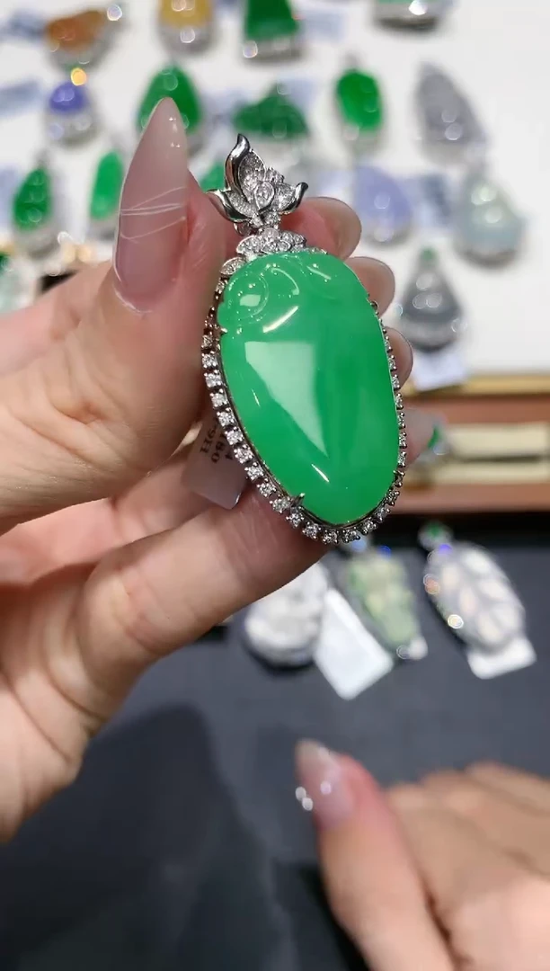 【闪购商品】翡翠吊坠(不含链)18K金镶嵌团购5