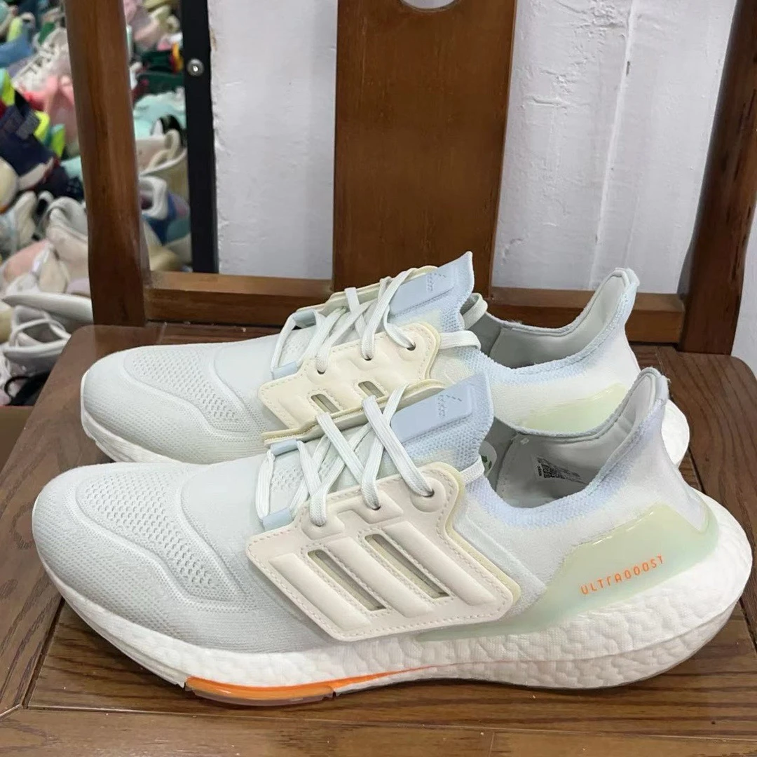 ub2022 跑步鞋 白色配色 43码 无盒 基本全新！