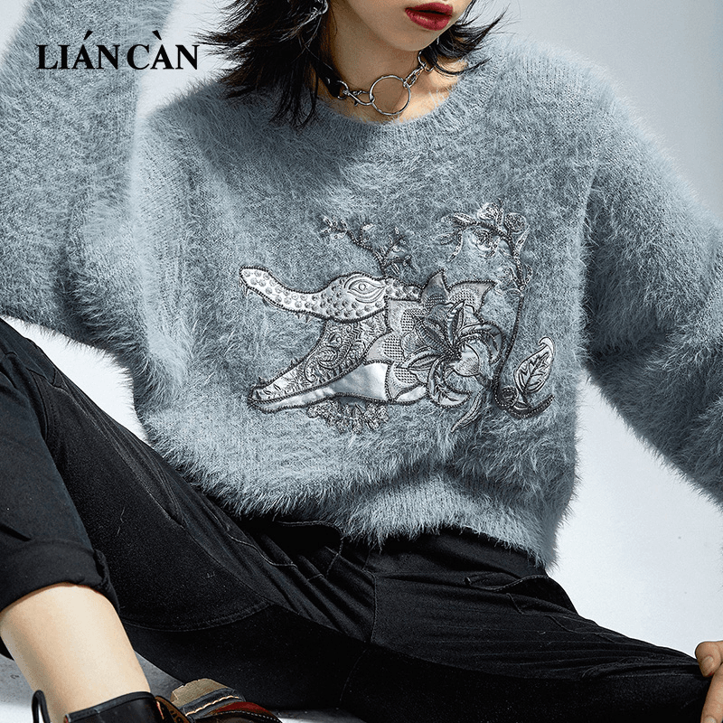 【莲灿】设计师品牌2024慵懒宽松刺绣柔软灰色短款毛衣71AN234006