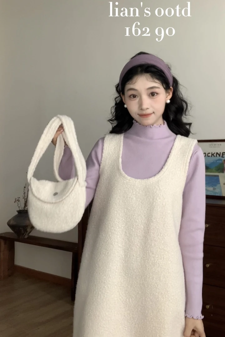 2044 “小羊羔”宽松圈圈毛呢背心连衣裙