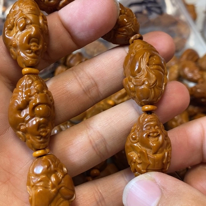 橄榄核核雕橄榄财神微瑕