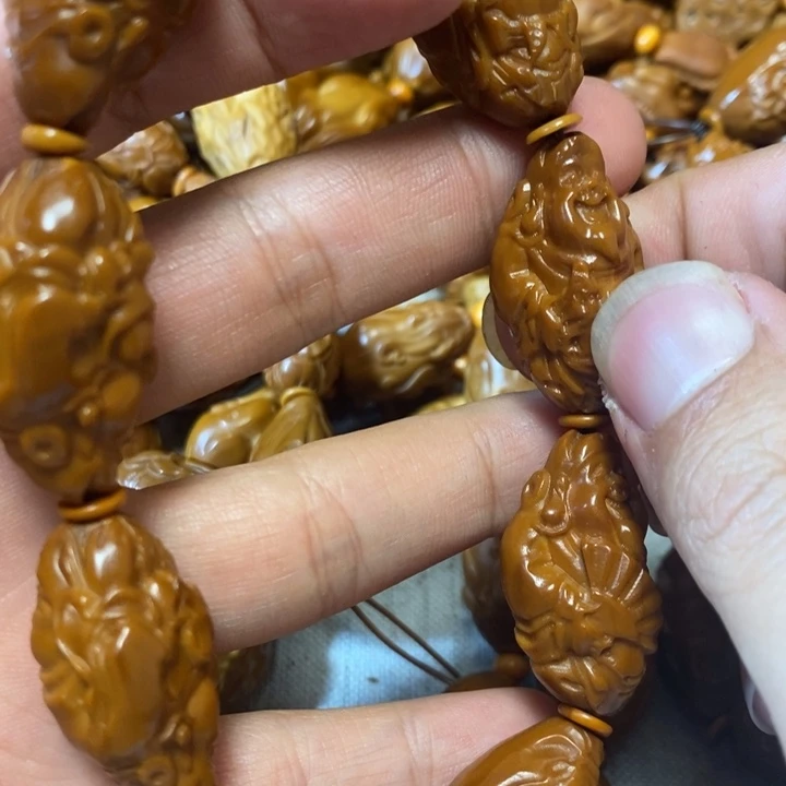 橄榄核核雕橄榄财神