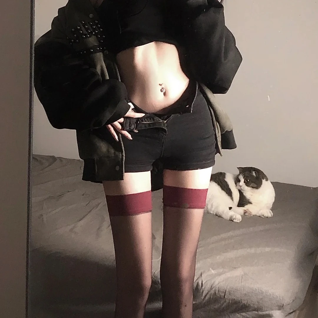 网红氛围感防滑条黑色辣妹红边高筒袜过膝长筒薄款