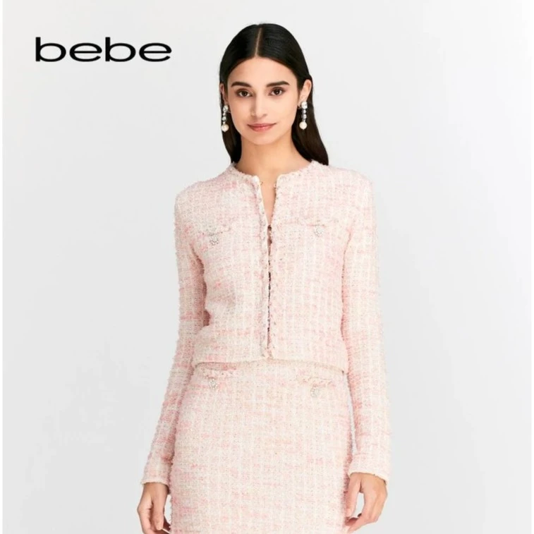 bebe新款女士花纱混纺花式纽扣小香风针织开衫130615