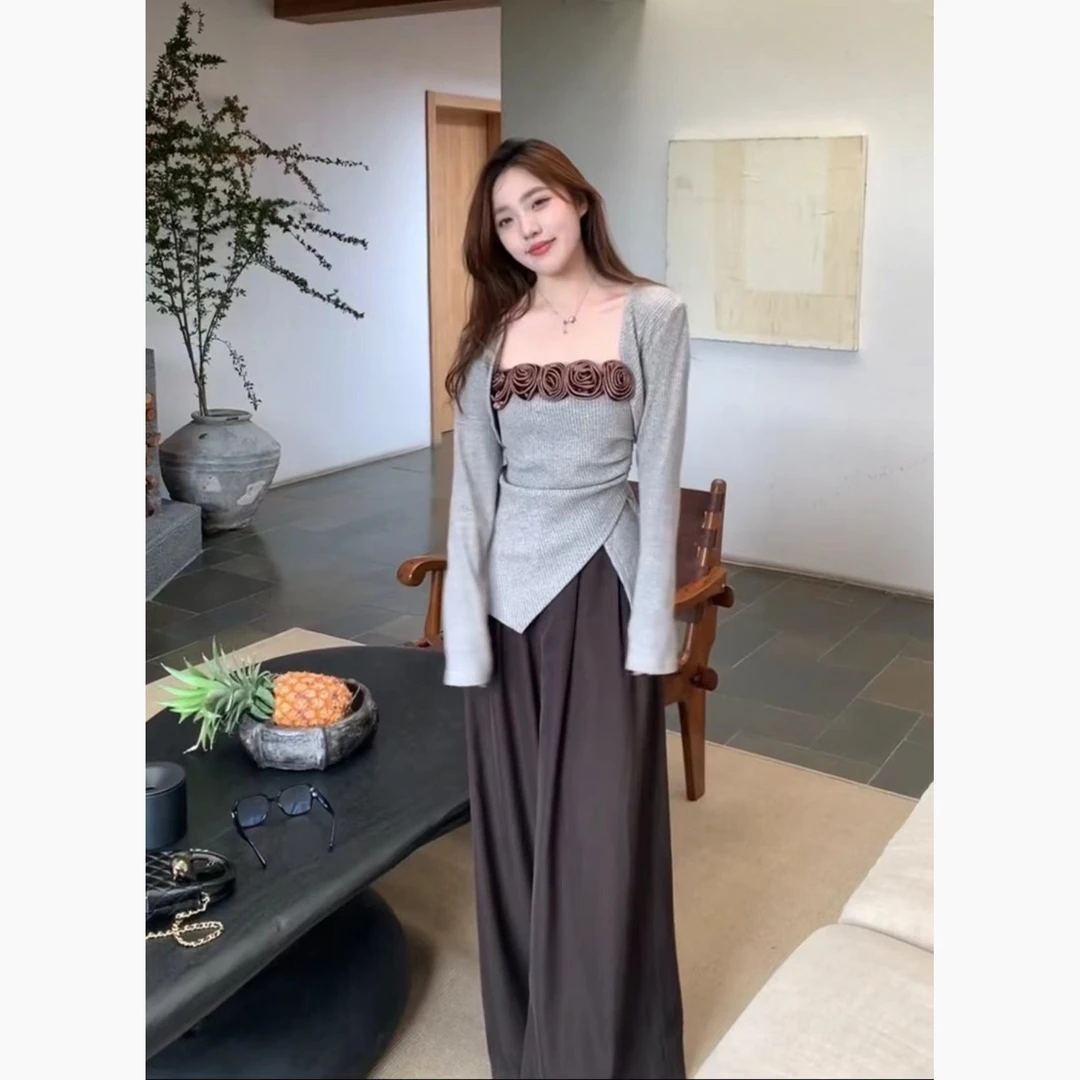 灰色带花一字肩开叉抹胸背心女早秋设计感修身辣妹长袖上衣两件套