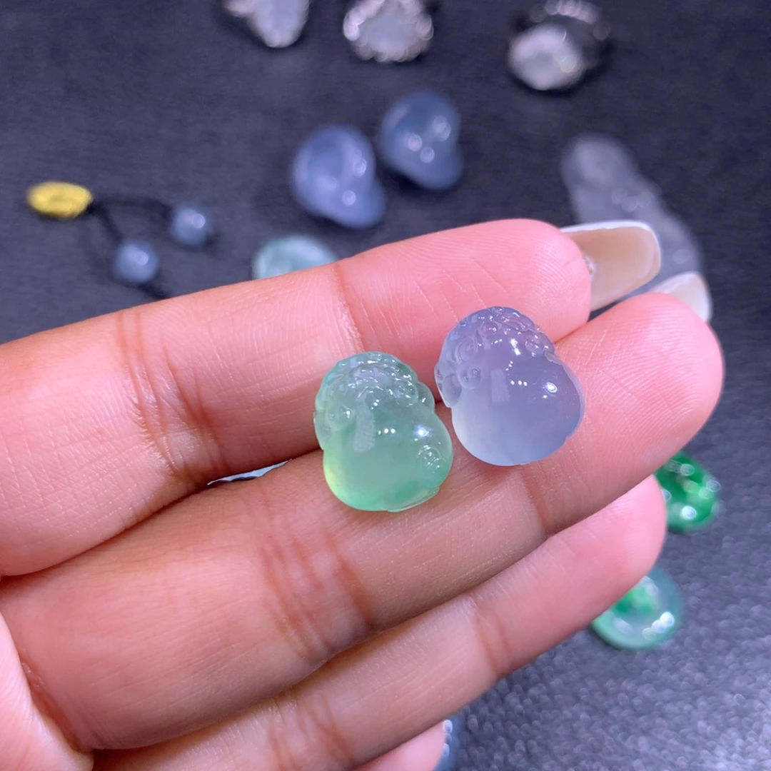 翡翠挂件未镶嵌翡翠